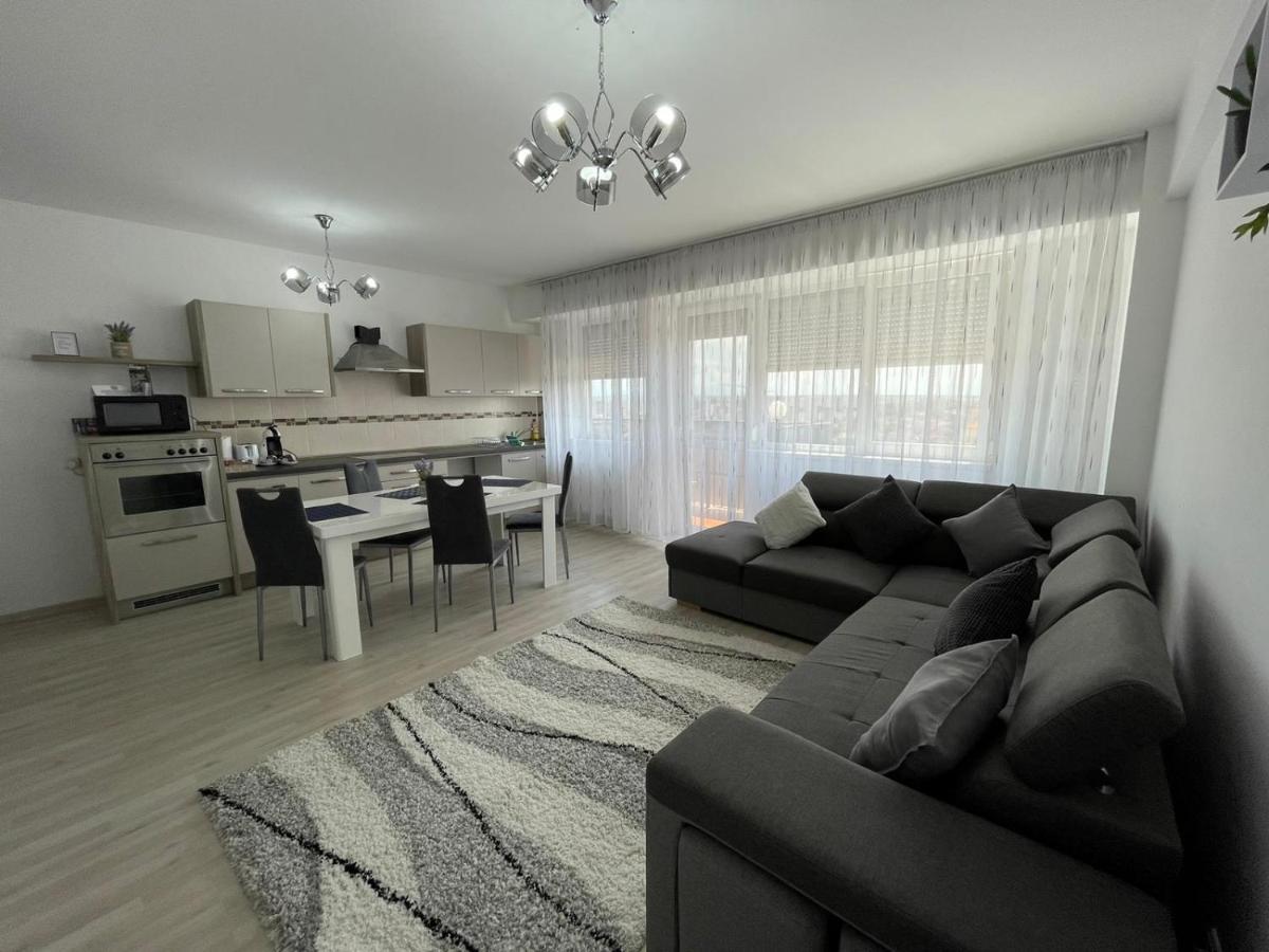 Class Deluxe Apartments Oradea Eksteriør billede