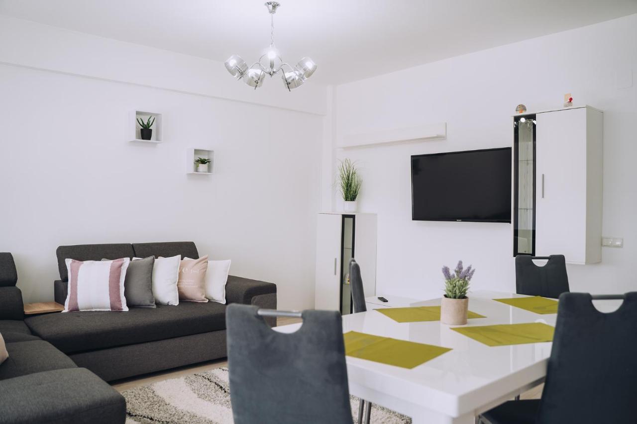 Class Deluxe Apartments Oradea Eksteriør billede