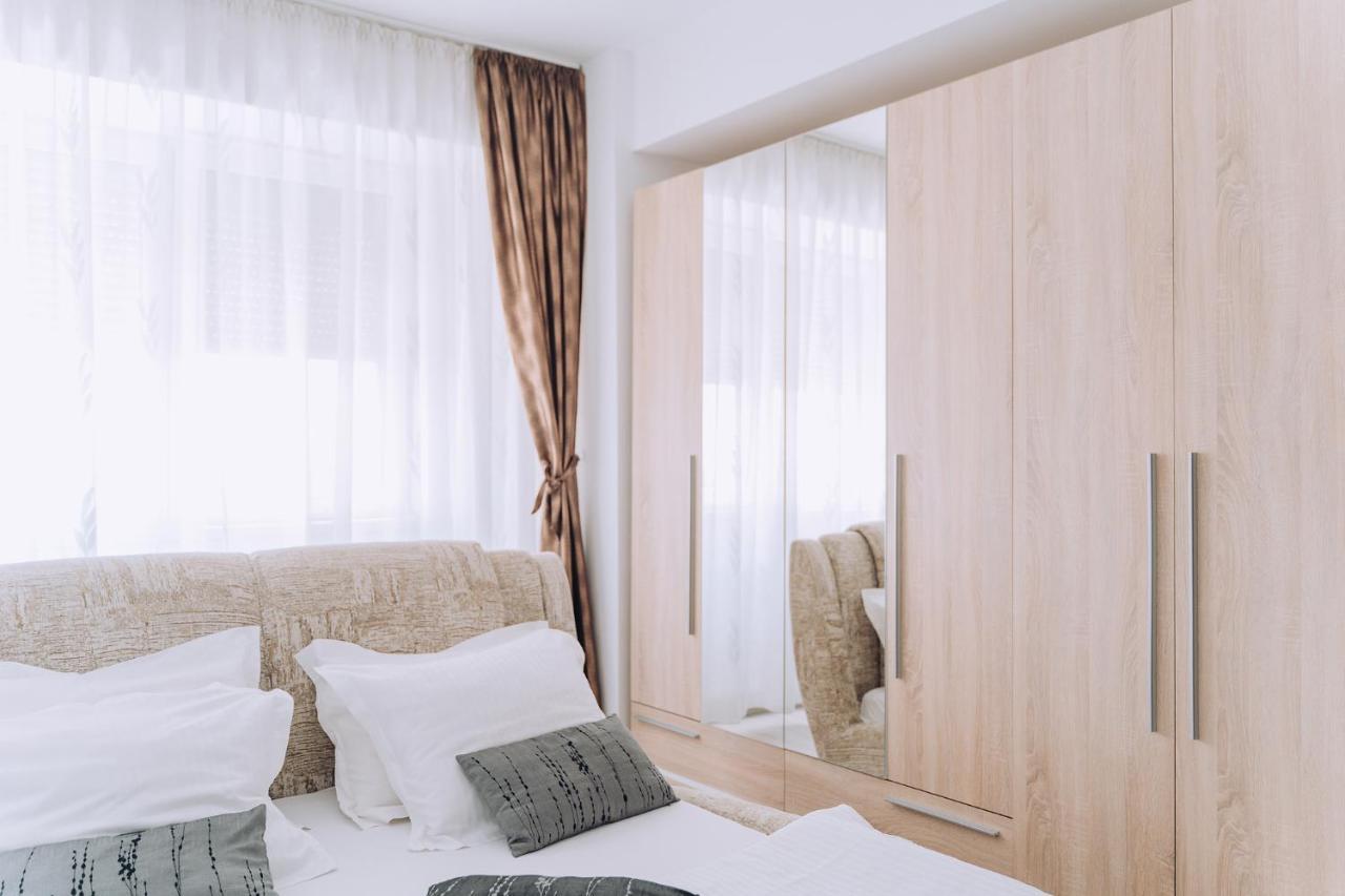 Class Deluxe Apartments Oradea Eksteriør billede