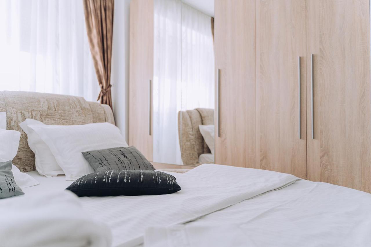 Class Deluxe Apartments Oradea Eksteriør billede