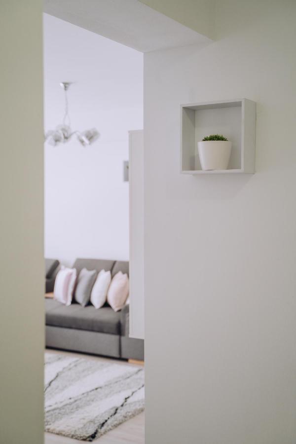 Class Deluxe Apartments Oradea Eksteriør billede