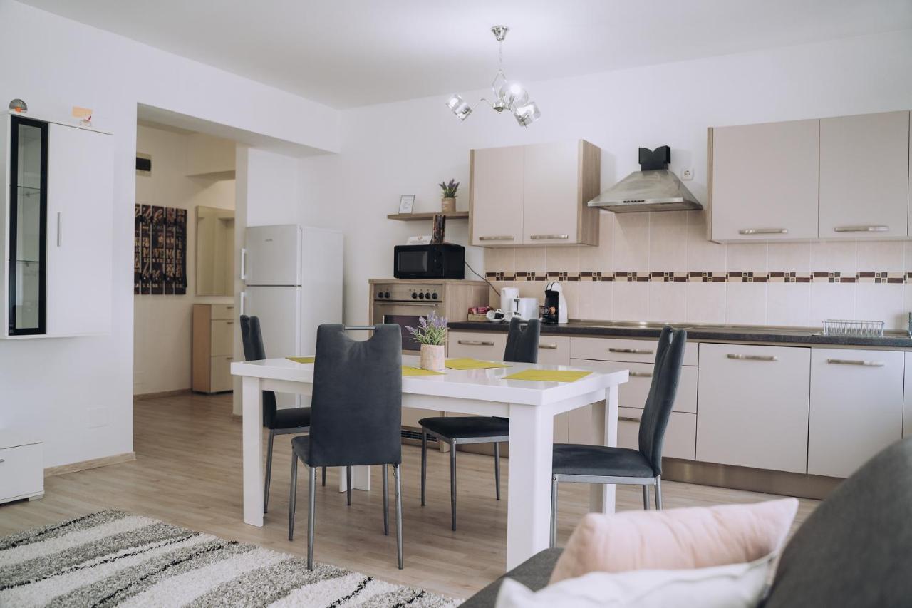 Class Deluxe Apartments Oradea Eksteriør billede