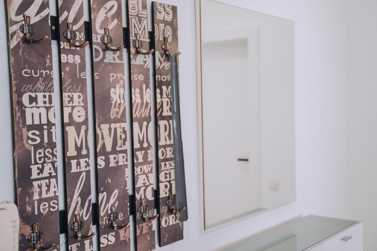 Class Deluxe Apartments Oradea Eksteriør billede