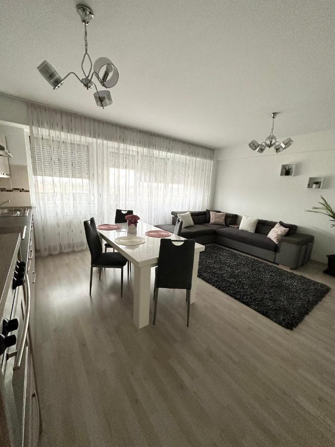 Class Deluxe Apartments Oradea Eksteriør billede