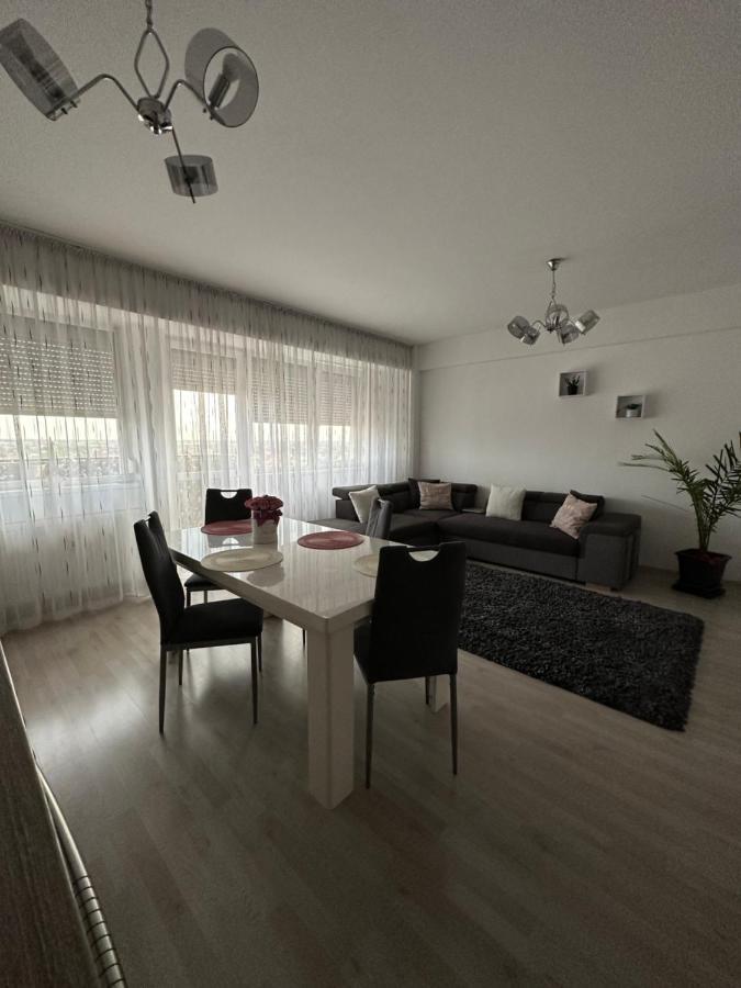 Class Deluxe Apartments Oradea Eksteriør billede