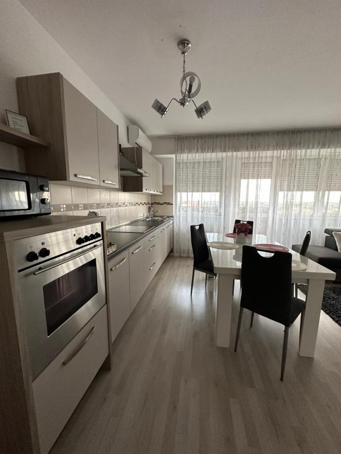 Class Deluxe Apartments Oradea Eksteriør billede