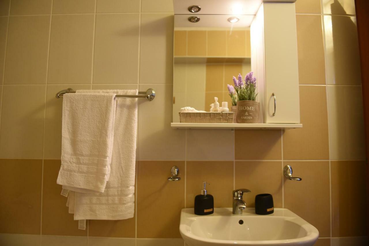 Class Deluxe Apartments Oradea Eksteriør billede
