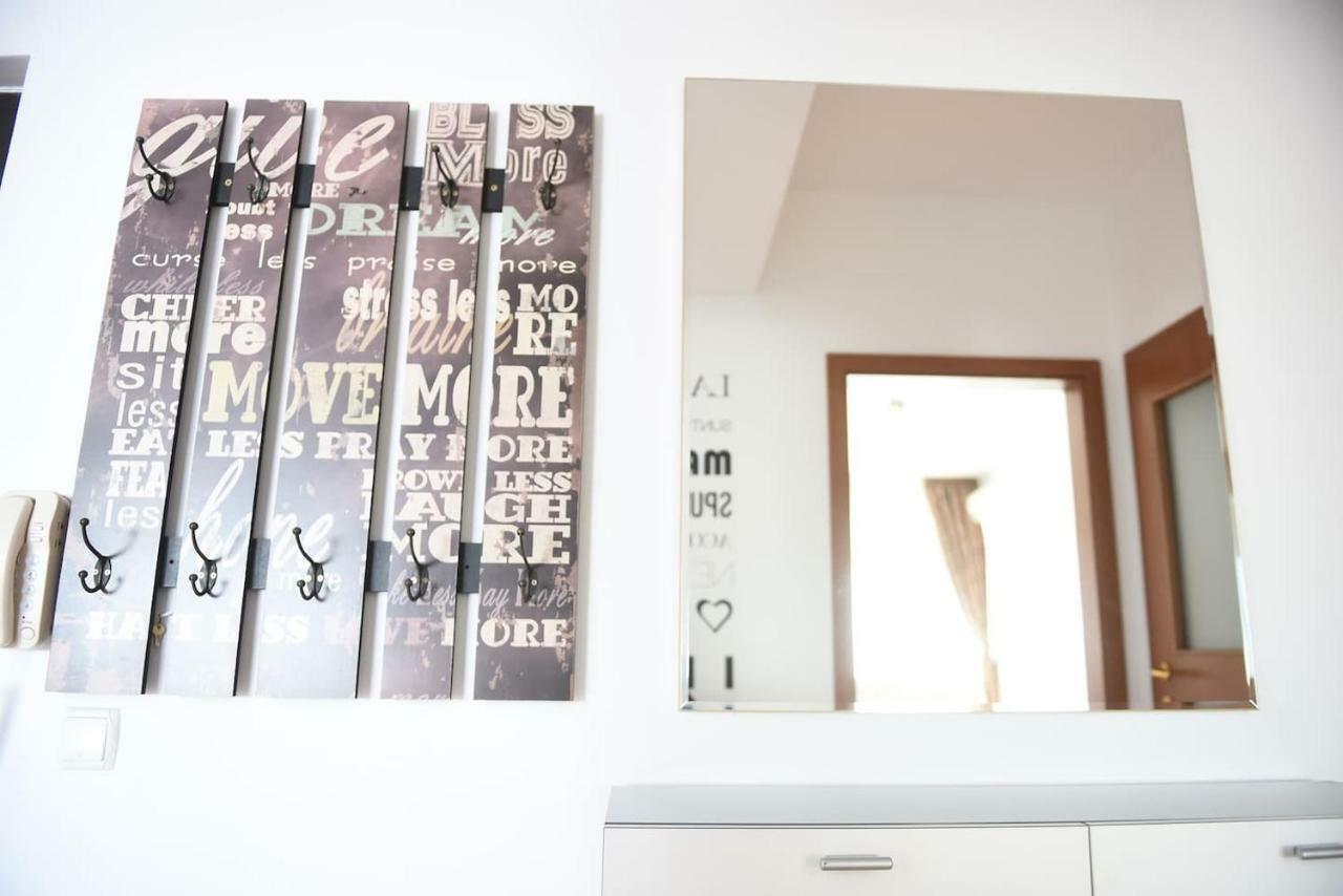 Class Deluxe Apartments Oradea Eksteriør billede